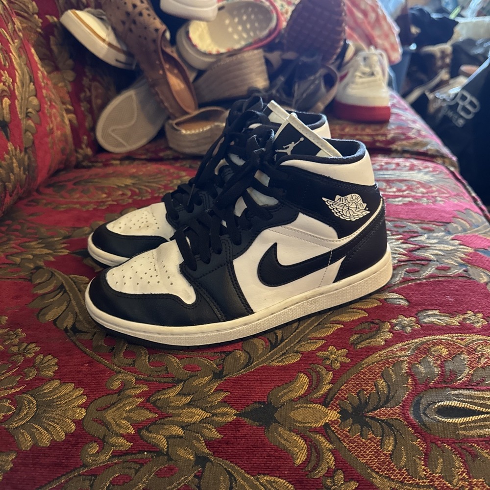 Jordan 1 Mid Black And White Men's Size 6.5